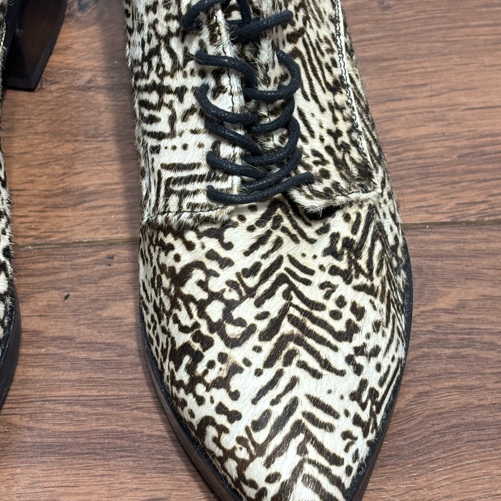 Jeffrey Campbell Black and Cream Patterned Pointed Oxford Shoes - Picture 8 of 8